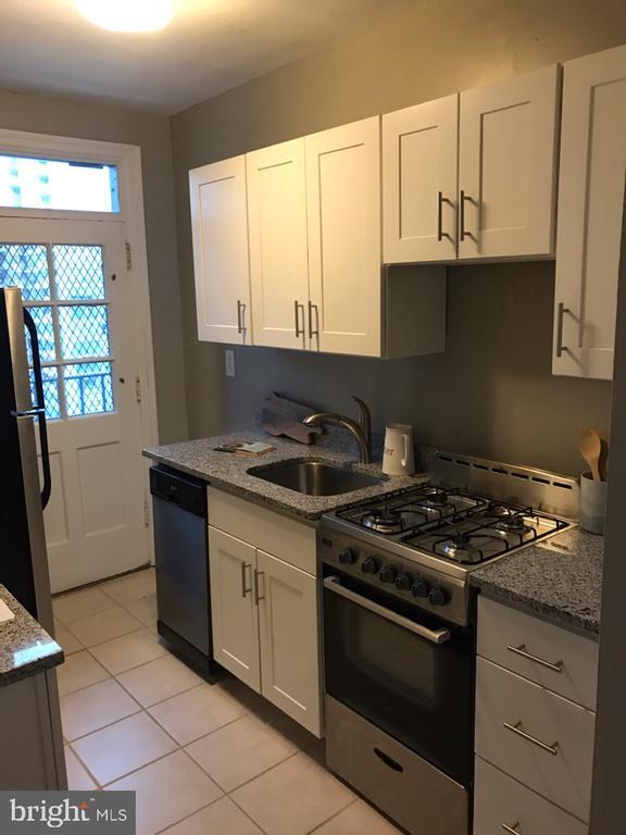 Building Photo - 2031 Locust St