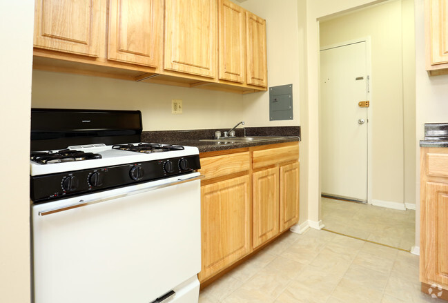 Kitchen - Laurelton Court