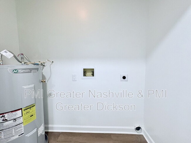 Building Photo - 105 W Ray St