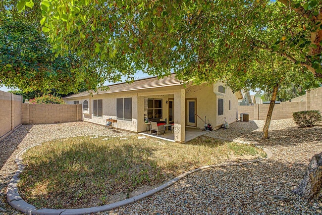 Building Photo - 6406 W Escuda Rd