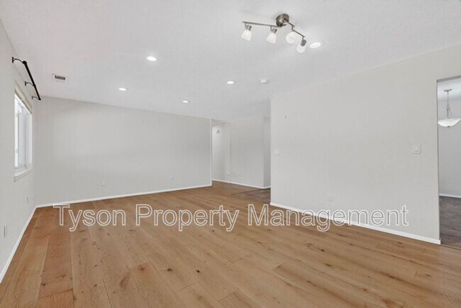 Building Photo - 8301 Cherry Hills Dr NE