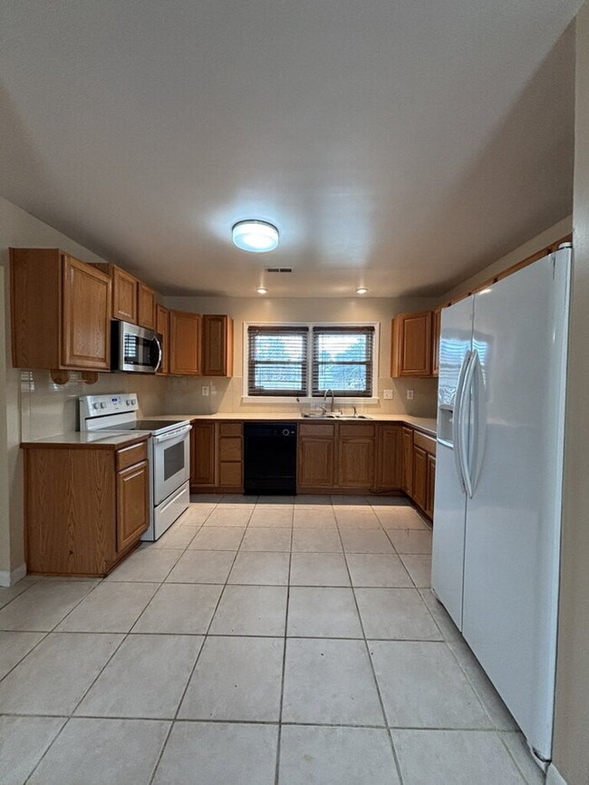 Building Photo - 115 Aylesbury Rd