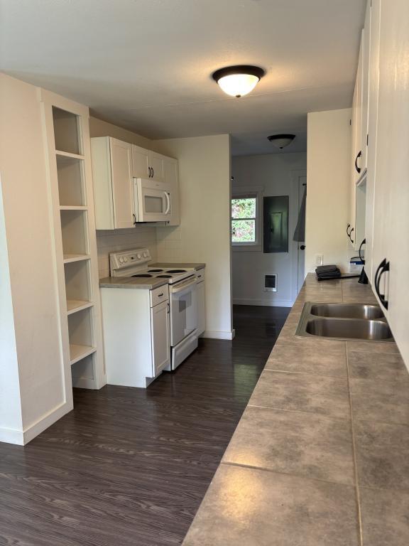 Building Photo - 44791 Quartzville Dr