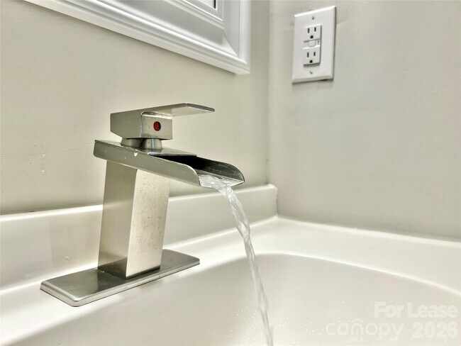 Building Photo - 11084 Harrowfield Rd