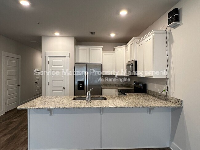 Building Photo - 1615 Iroquois Ct