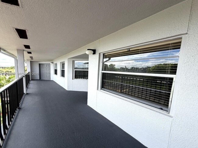 Building Photo - 1400 SW 124th Terrace