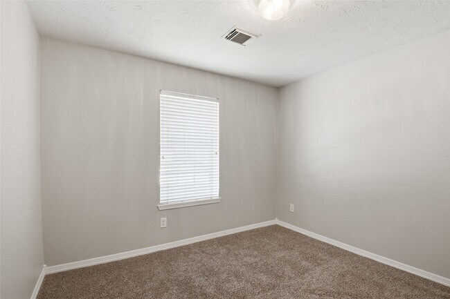 Building Photo - 2434 Montana Blue Dr