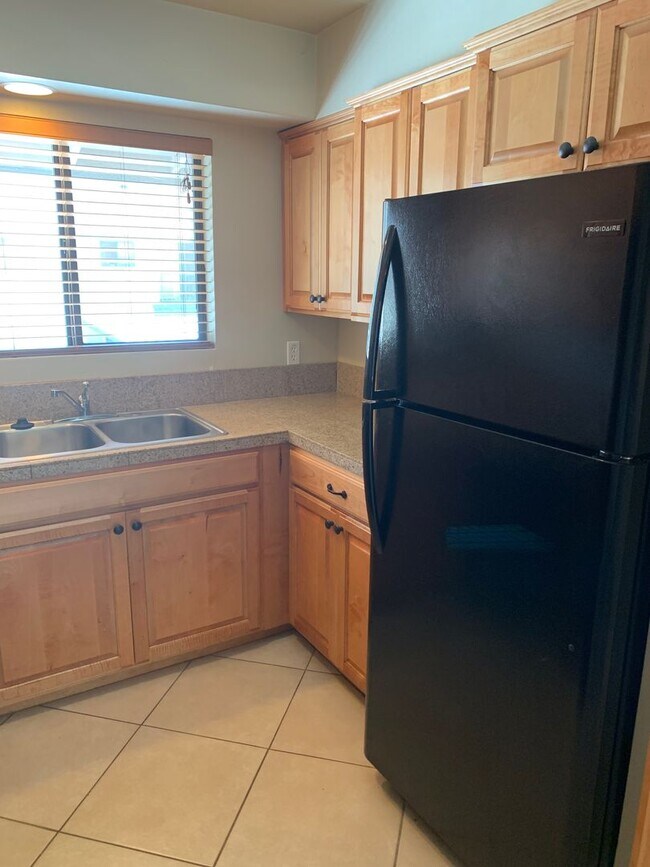 Building Photo - 3200 S Litzler Dr