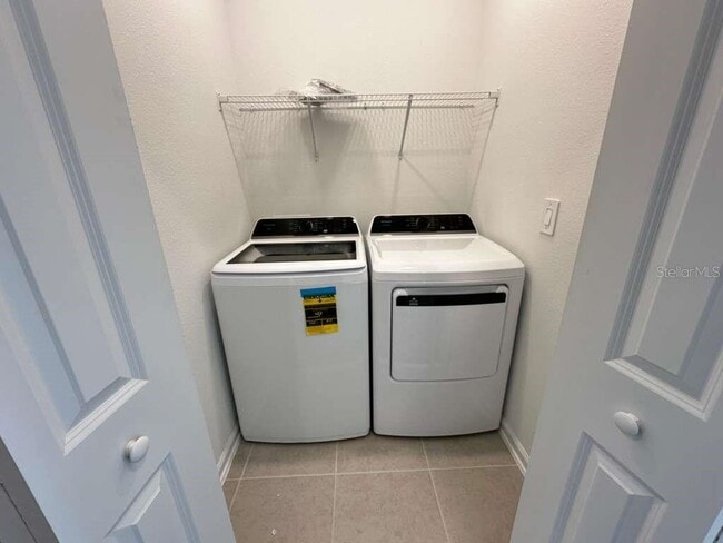 Building Photo - 2742 Skyline Lp