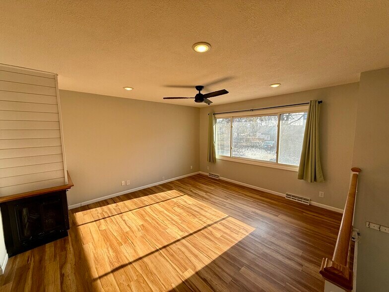 Building Photo - 901 Summer St NE