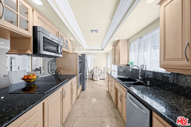Building Photo - 2563 Hutton Dr