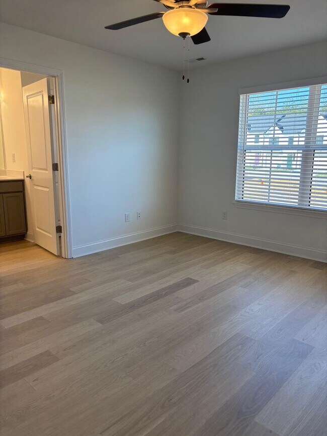 Building Photo - Knoxville 37920 - 3 bedroom 2.5 bath - cal...