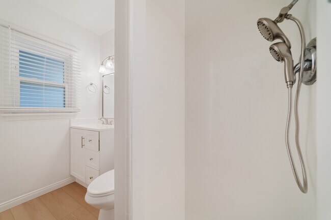 Building Photo - 681 Hillside Terrace