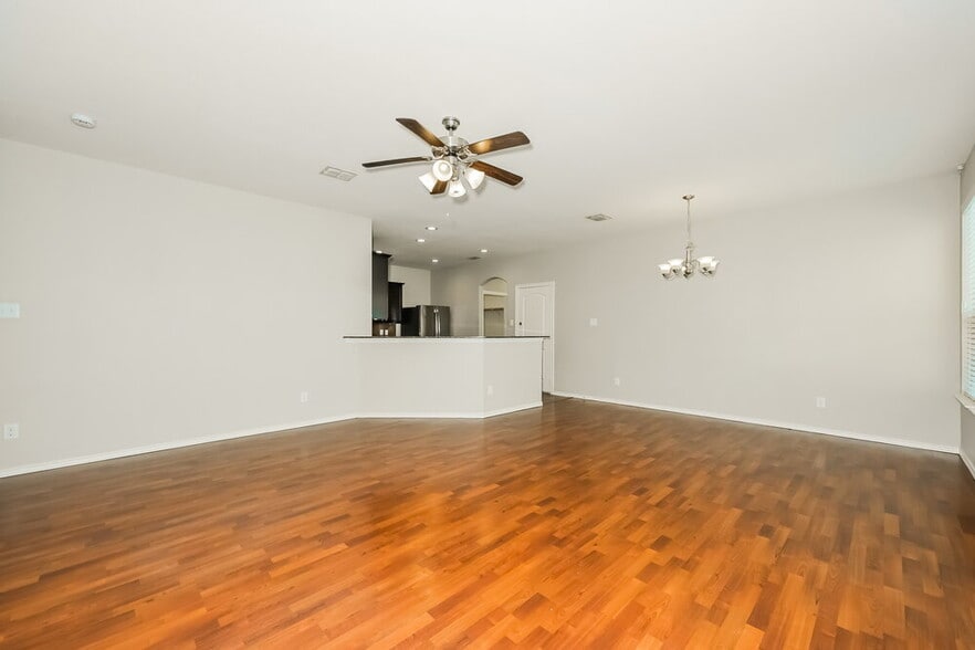 Building Photo - 10965 Colonial Heights Ln