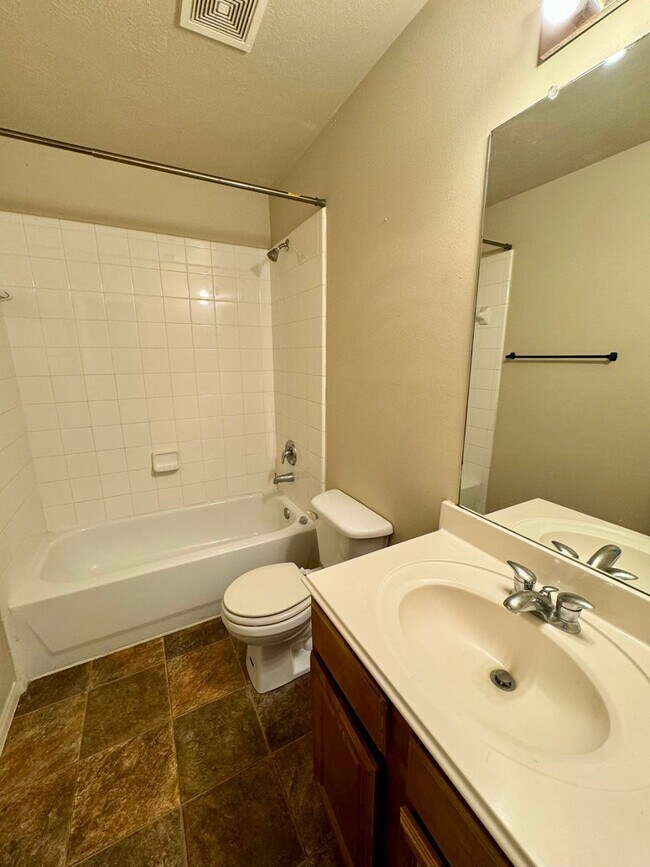 Building Photo - 19703 Billineys Park Dr