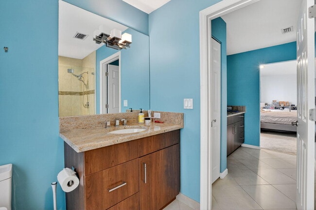 Building Photo - 10065 Camelback Ln