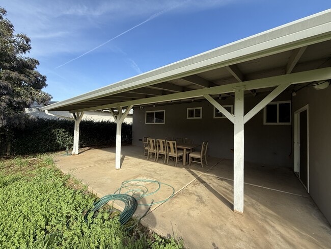 Building Photo - 9109 Midway