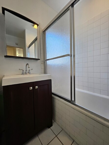 Building Photo - 2623 Hillcrest Dr
