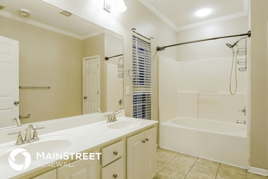 Building Photo - 4737 Longmeadow Dr