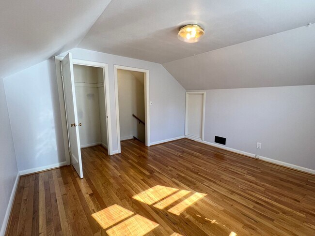 Building Photo - S0349