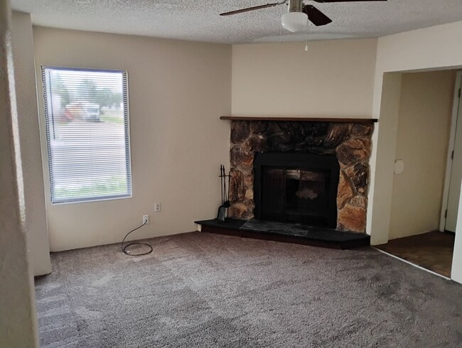 Building Photo - Cozy 1 Bedroom Apartment!