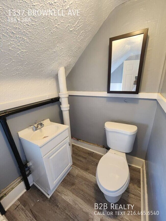 Building Photo - 1337 Brownell Ave