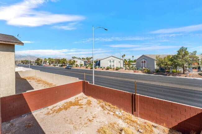 Building Photo - FULLY REMODELED UPSTAIRS CONDO | 3 BEDROOM | GRANITE COUNTERS | LAKE MEAD & JONES