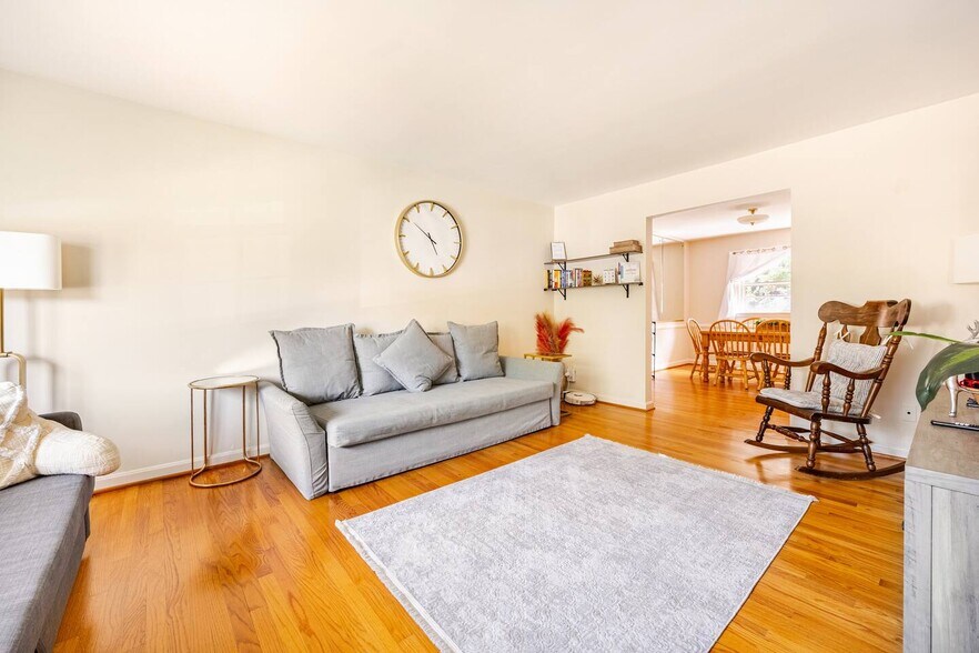 Building Photo - 7527 Fairwood Ln