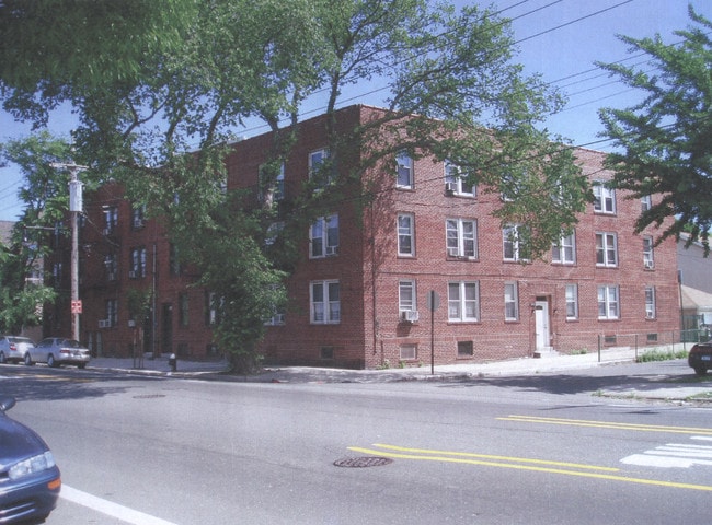 Primary Photo - 452 City Island Ave
