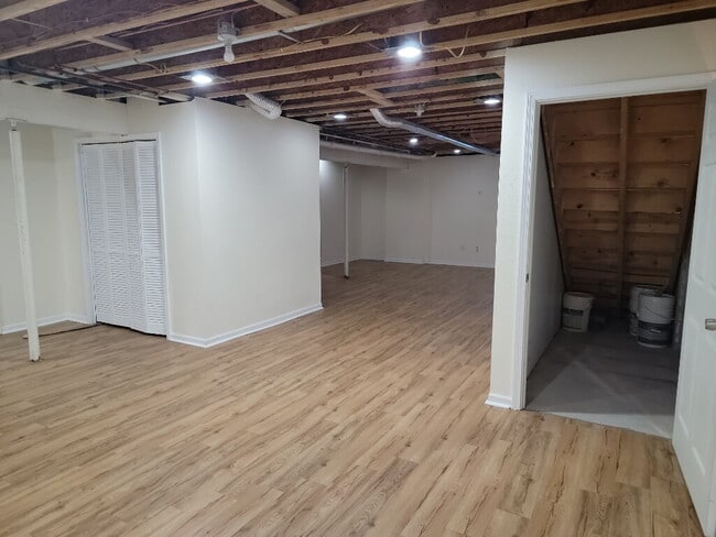 Building Photo - "Spacious 3-Bedroom Side by Side Duplex in...