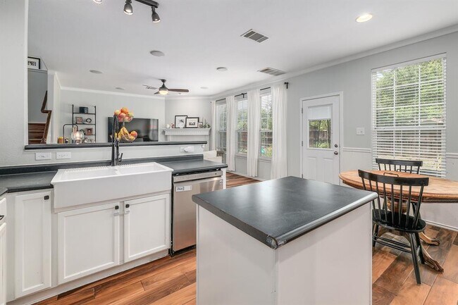 Building Photo - 1305 Horseshoe Ranch Dr