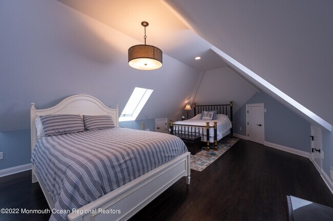 Building Photo - 709 Princeton Ave