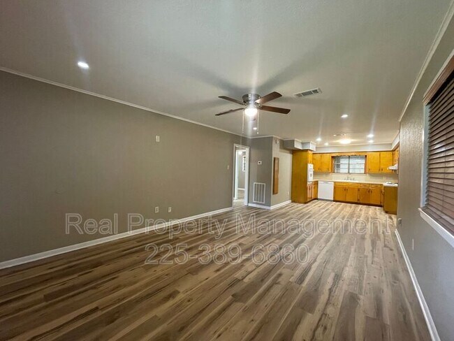 Building Photo - 4225 W Central Ave