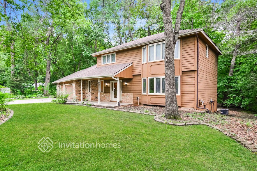 Building Photo - 15000 Wildwood Rd