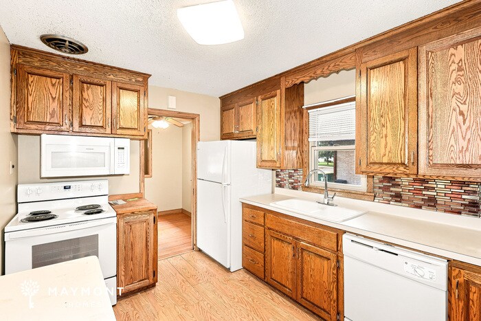 Building Photo - 5849 N Colfax Ave