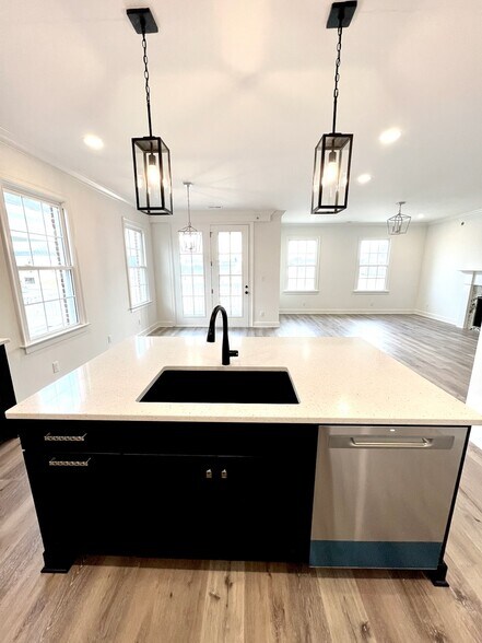 Building Photo - 12085 River Beauty Loop