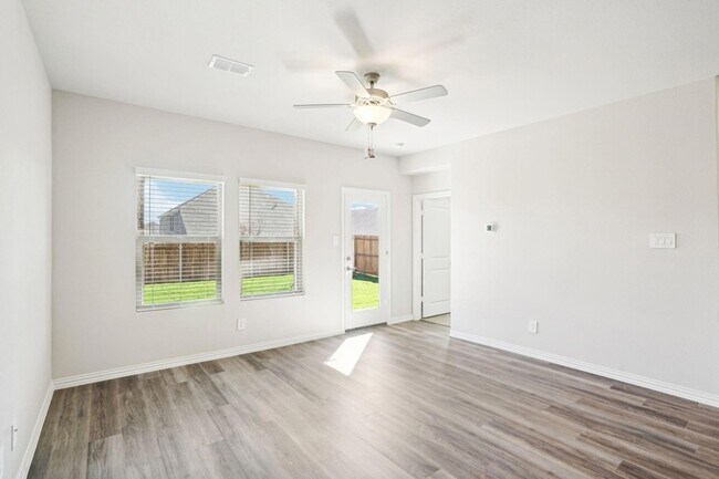 Building Photo - 4012 Sandstone Dr