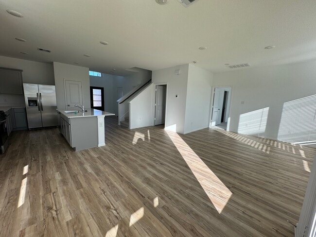 Building Photo - 7707 Iris Peak Dr