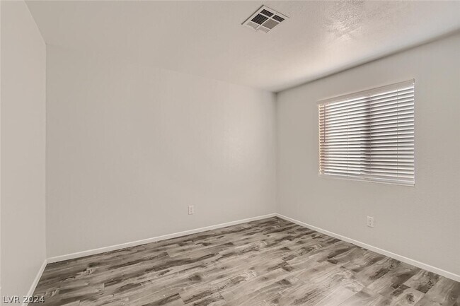 Building Photo - 1109 N Buffalo Dr