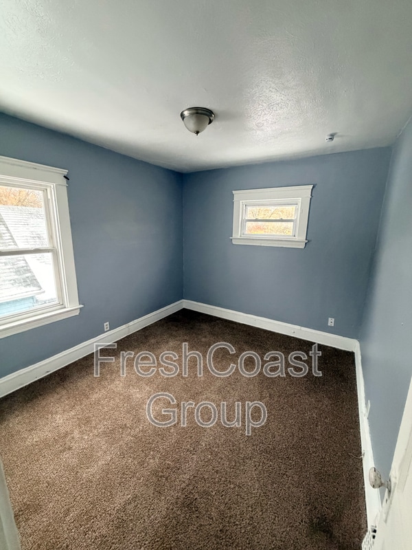 Building Photo - 3053 E 128th St