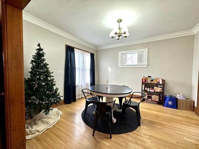 Building Photo - AVAILABLE NOW - 4 Bed, 2 Bath Chester Park...