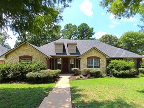 Building Photo - Chapel Hill ISD- Newly Update 3 Bedroom 2 ...