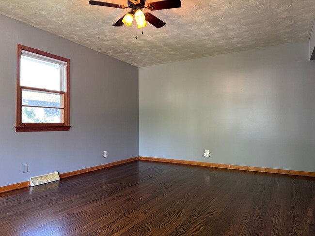 Building Photo - Charming Midtown 3BR Near Benson & UNO for...