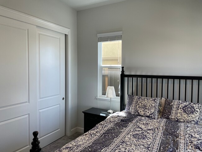 Building Photo - 8665 Mahonia Dr