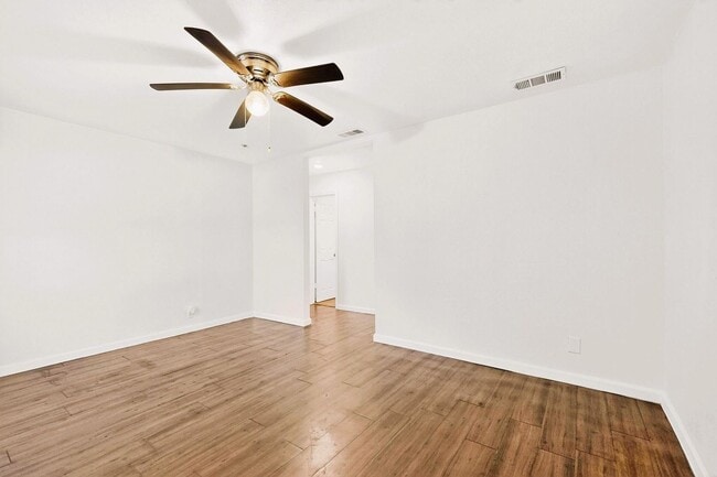 Building Photo - Beautifully Updated 3-Bed, 2-Bath Home in Quiet Greenville Neighborhood