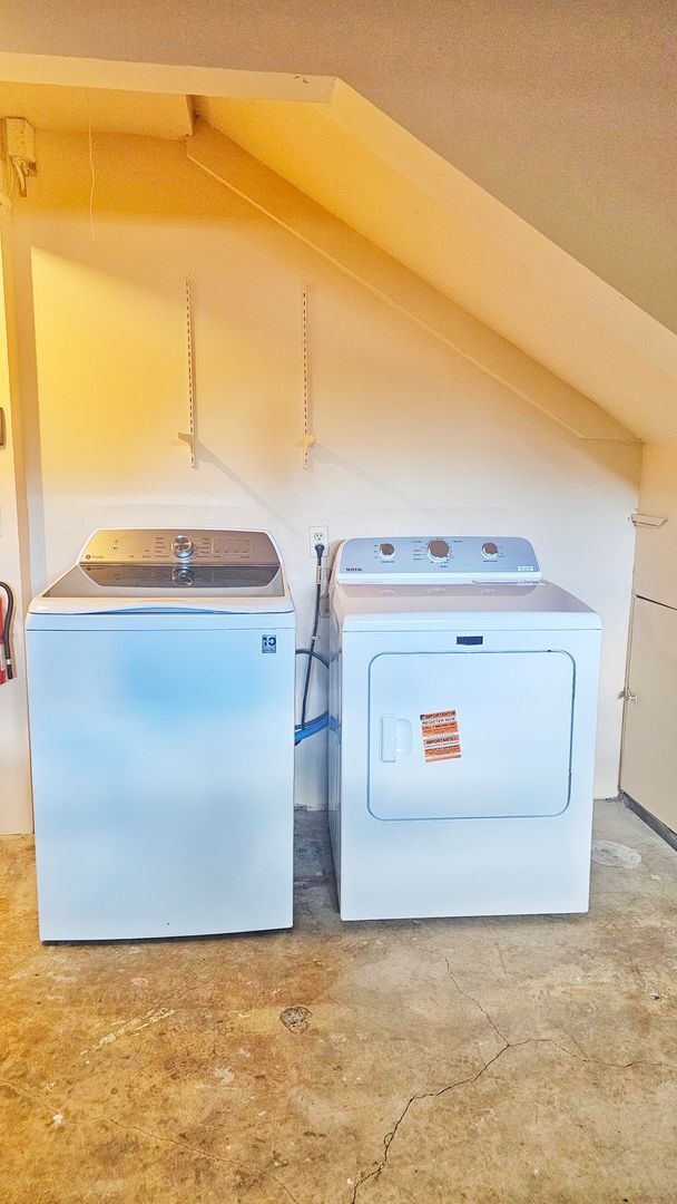 Building Photo - Mercer Island gem - 4 BD 2.5 Ba in Beautiful Mercer Island with new heat pump installed