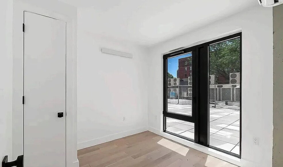 Building Photo - 60 W 125th St