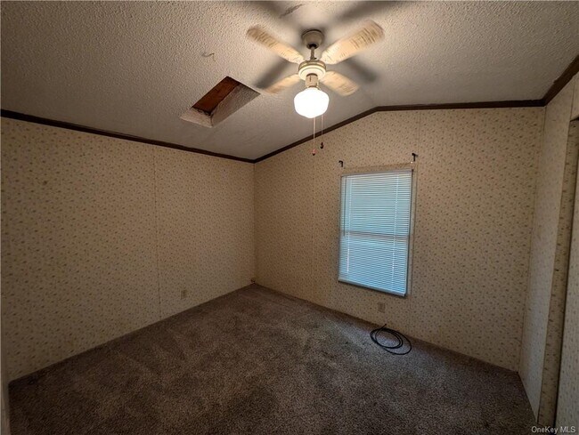 Building Photo - 5 Willow Tree Ln