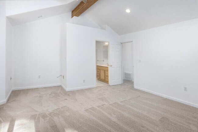 Building Photo - Beautiful, remodeled & spacious 3-bed 2-bath home in Grizzly Flats