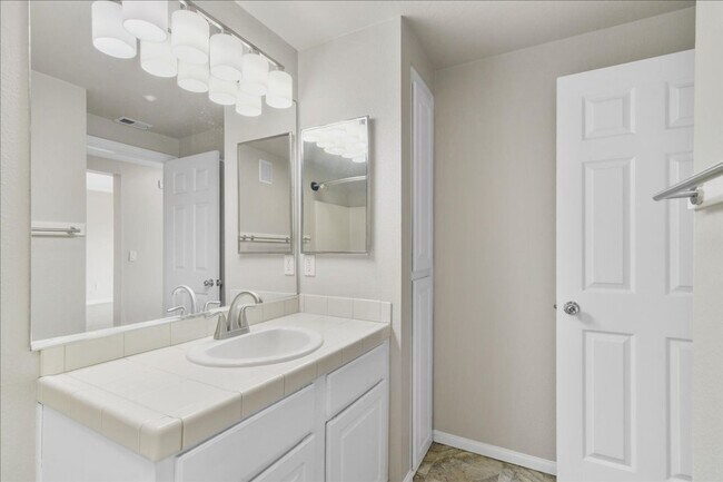 Building Photo - Remodeled 1-Bed Condo -  Prime Carmel Vall...